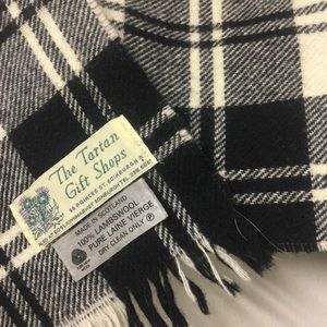 Scotland 100% wool black & white scarf